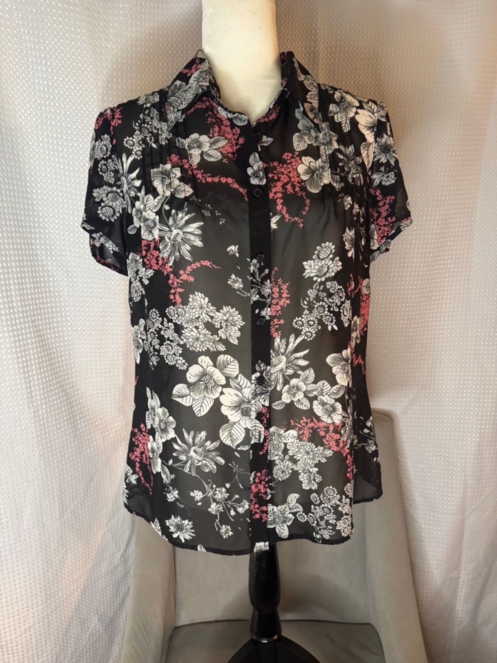 Convington Black Floral Button-Front Short-Sleeve Blouse with Pink Accents